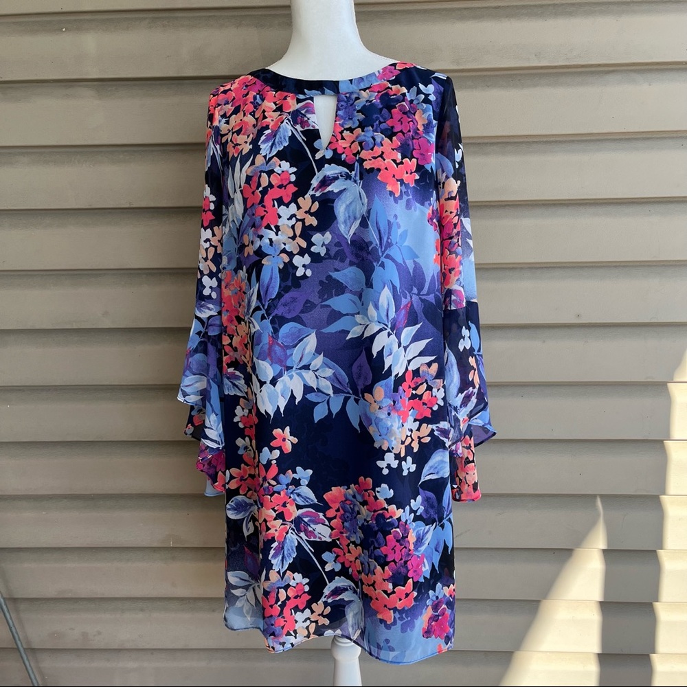 •Roz & Ali• Floral Bell Sleeve Keyhole Dress - Size 12